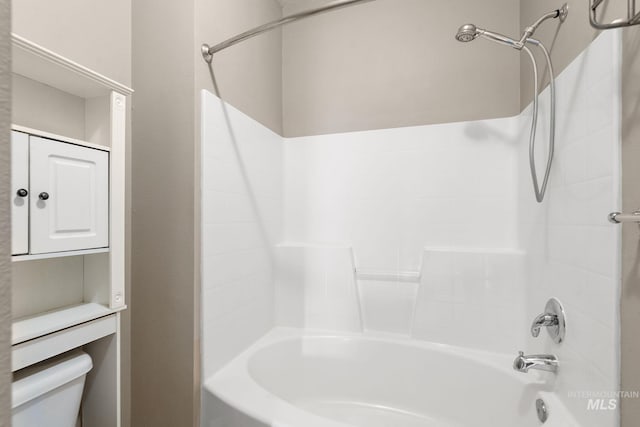 full bath with toilet and shower / tub combination