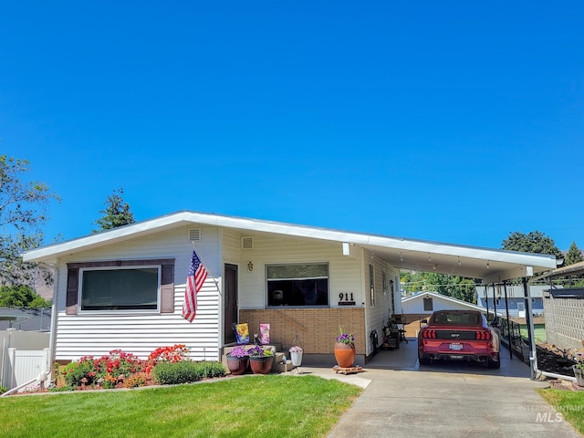 view of front facade featuring a front lawn and a carport