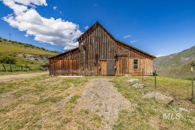 255 Seven U Ranch Rd, Lucile, ID 83542 - view of barn featuring driveway and a mountain view