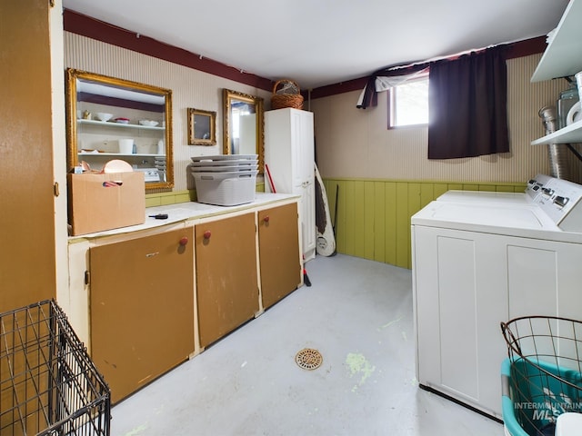 laundry room featuring cabinets and washing machine and clothes dryer