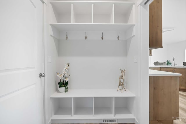 205 W 13th Ave, Jerome, ID 83338 - mudroom with a sink