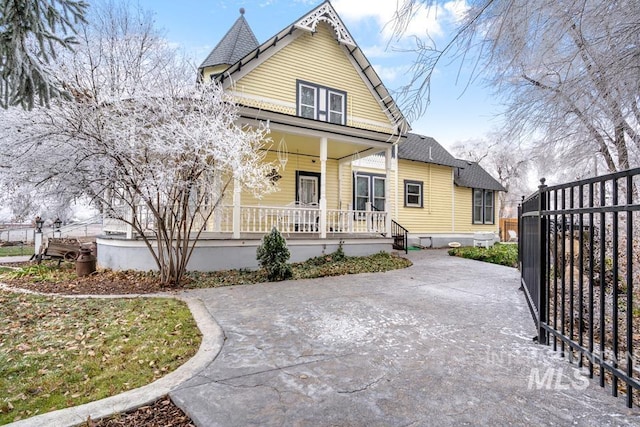 view of front of property with covered porch