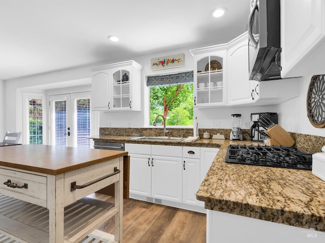 248 N Palmetto Dr, Eagle, ID 83616 - kitchen featuring stainless steel microwave, stovetop, glass insert cabinets, white cabinets, and recessed lighting
