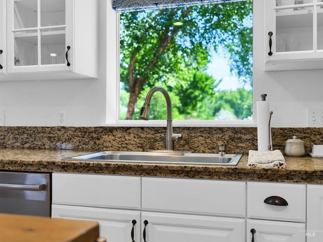 248 N Palmetto Dr, Eagle, ID 83616 - kitchen view of glass insert cabinets, white cabinets, and dishwasher
