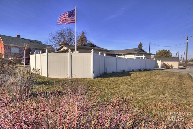 view of yard featuring fence