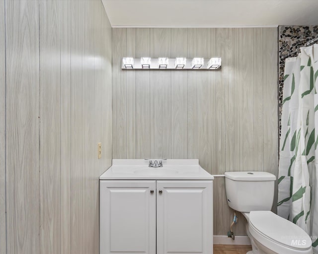 bathroom with a shower with shower curtain, toilet, and vanity