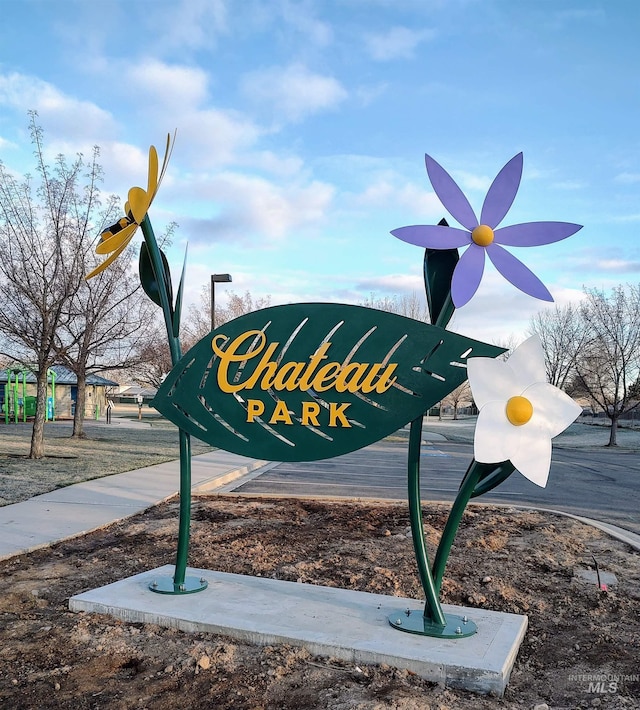 view of community / neighborhood sign