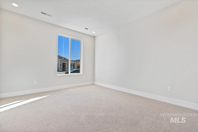 spare room featuring carpet floors