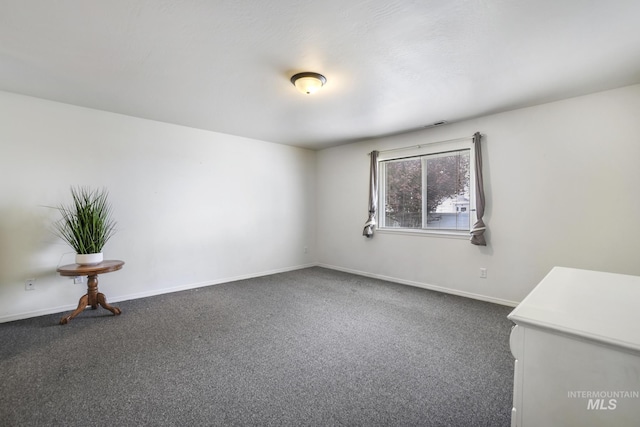 1517 Elm St N, Jerome, ID 83338 - unfurnished room with baseboards and dark carpet