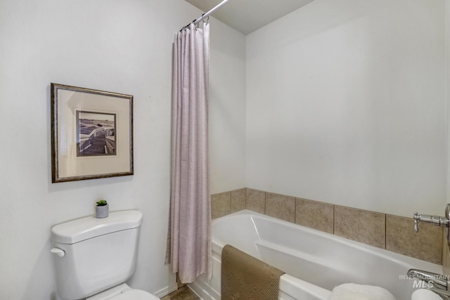 1517 Elm St N, Jerome, ID 83338 - bathroom with a tub to relax in, toilet, and a shower with curtain