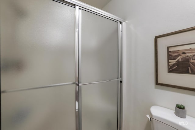 1517 Elm St N, Jerome, ID 83338 - bathroom featuring toilet and an enclosed shower