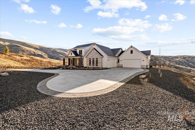 view of front of home with a garage and a mountain view