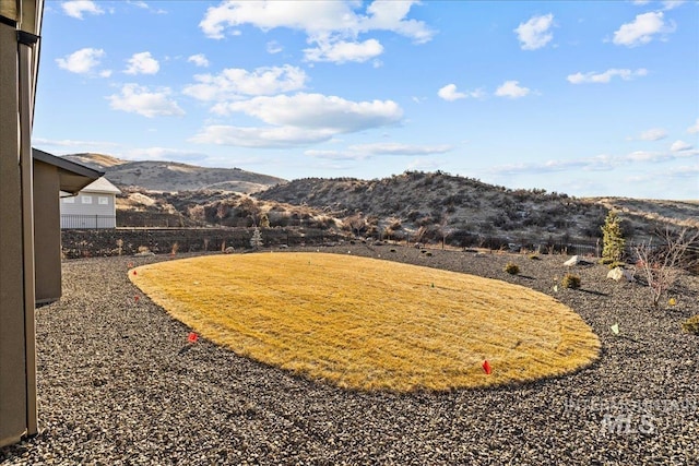 view of yard with a mountain view