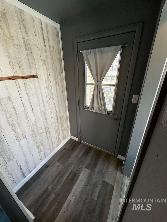 522 Ellis Ave, Winchester, ID 83555 - doorway to outside with dark wood finished floors and baseboards