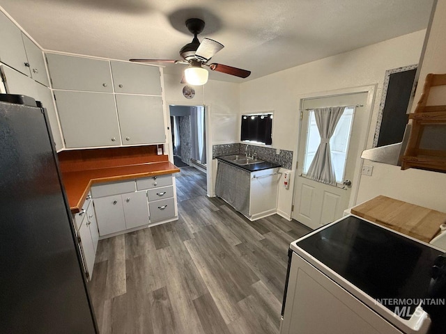 522 Ellis Ave, Winchester, ID 83555 - kitchen with electric range, white cabinets, a sink, a ceiling fan, and dark wood-style floors