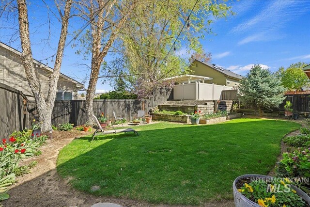 2260 N Eagle Creek Ln, Eagle, ID 83616 - view of yard with a garden
