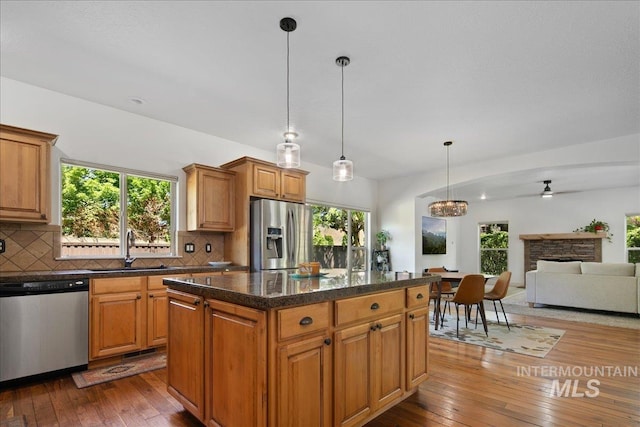 6370 E Escarpment Ct, Boise, ID 83716 - kitchen featuring stainless steel appliances, dark wood-style floors, a sink, tasteful backsplash, and a ceiling fan