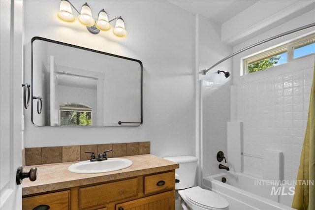 6370 E Escarpment Ct, Boise, ID 83716 - full bath with toilet, vanity, and shower / tub combo with curtain