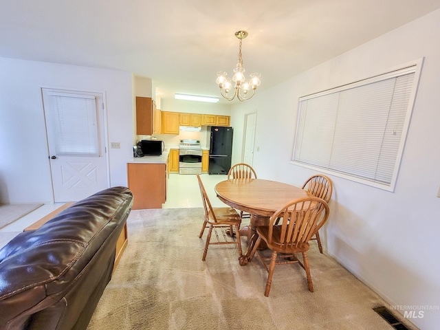 dining space with visible vents, light carpet, and an inviting chandelier