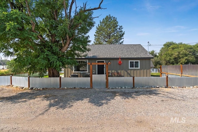view of front of home with a fenced front yard