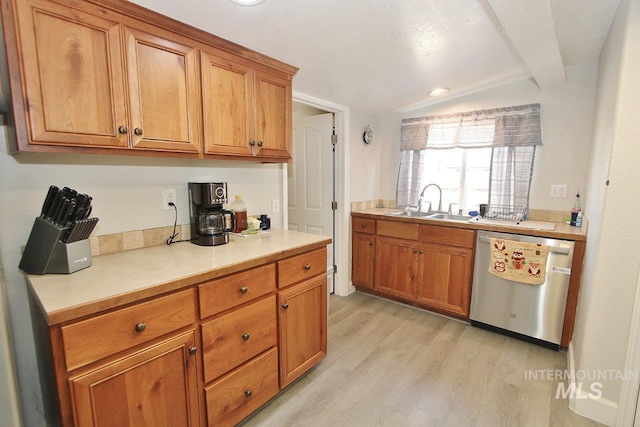 415 S Fern St, Nampa, ID 83686 - kitchen featuring light wood finished floors, light countertops, vaulted ceiling, dishwasher, and a sink