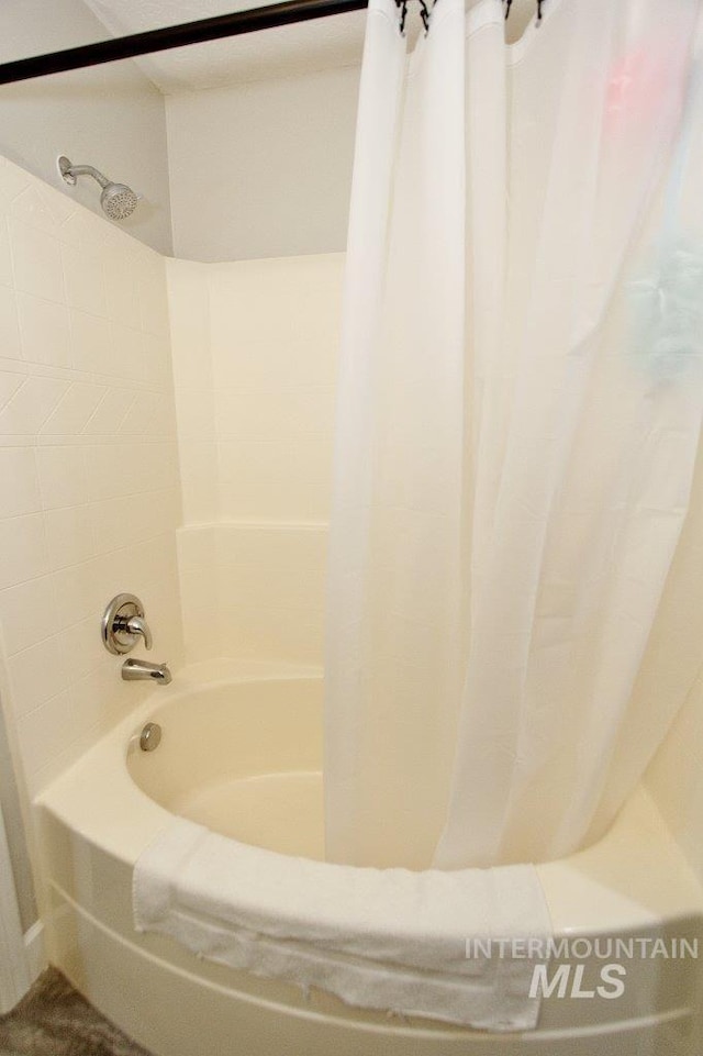 415 S Fern St, Nampa, ID 83686 - bathroom featuring shower / bath combo