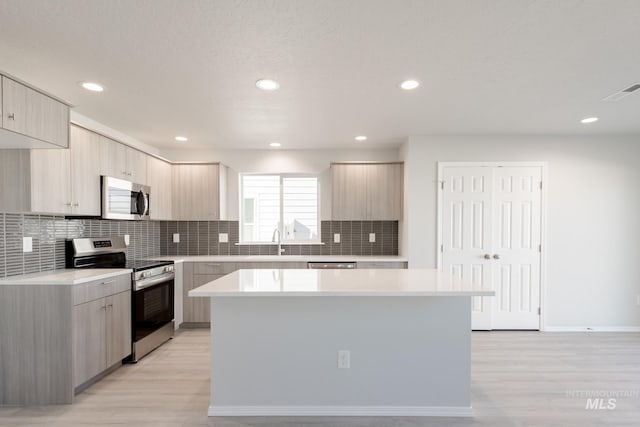 2059 N Thunderbolt St, Mountain Home, ID 83647 - kitchen featuring appliances with stainless steel finishes, modern cabinets, light countertops, a sink, and recessed lighting