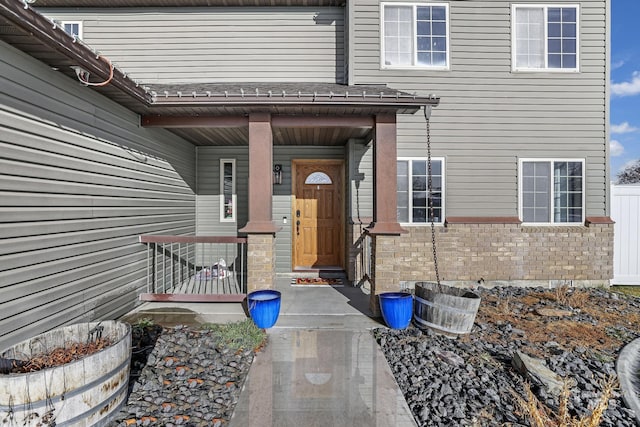 property entrance featuring a porch