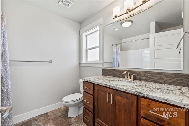 15343 Moss Creek Way, Caldwell, ID 83607 - full bathroom with baseboards, backsplash, toilet, vanity, and a shower with curtain
