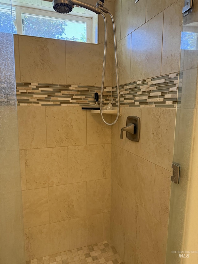1053 Caswell Ave W, Twin Falls, ID 83301 - full bath with a tile shower