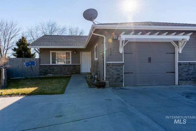 view of front facade featuring a garage and a front lawn