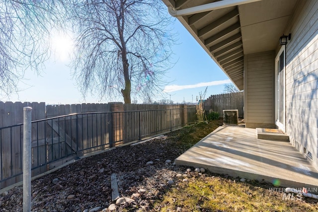 view of yard with a patio