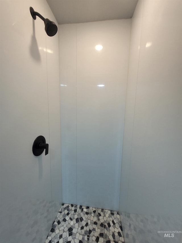 bathroom featuring a shower