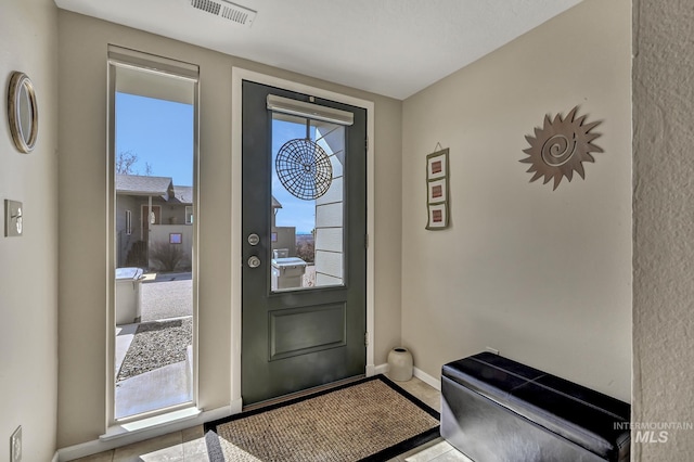 entryway featuring visible vents and baseboards