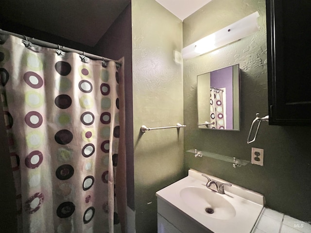 278 Taylor St, Twin Falls, ID 83301 - bathroom with a textured wall, vanity, and curtained shower