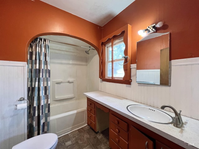 278 Taylor St, Twin Falls, ID 83301 - full bath with wainscoting, vanity, shower / tub combo with curtain, toilet, and stone finish floors