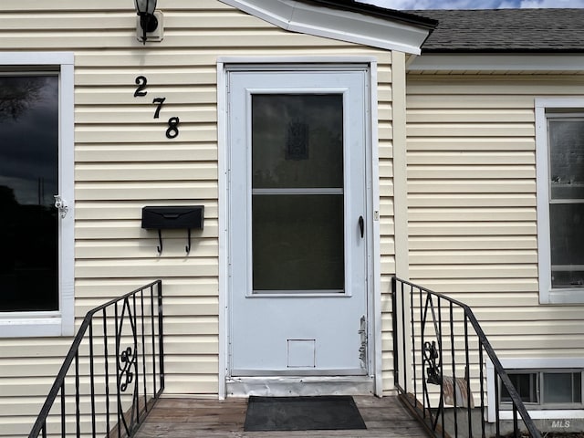 278 Taylor St, Twin Falls, ID 83301 - property entrance with a shingled roof
