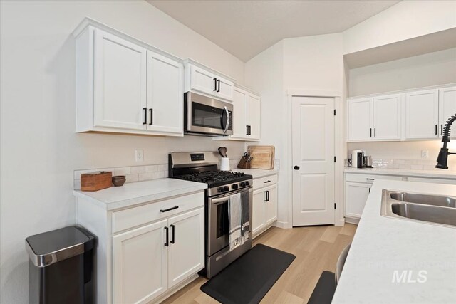 19321 Geneva Way, Caldwell, ID 83605 - kitchen featuring light countertops, light wood-style flooring, and stainless steel appliances