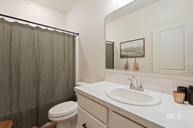 19321 Geneva Way, Caldwell, ID 83605 - full bath featuring shower / tub combo, toilet, vanity, and tasteful backsplash