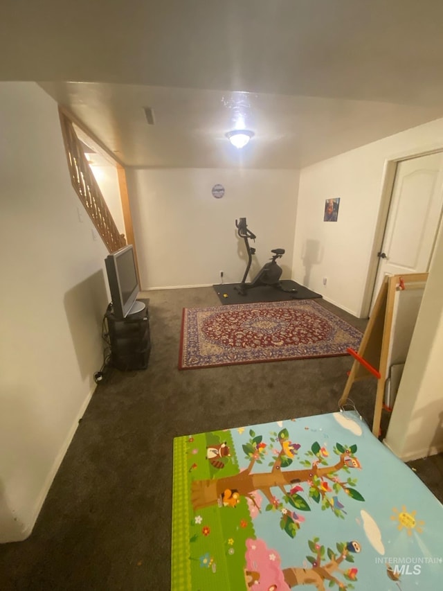 recreation room with carpet flooring and baseboards
