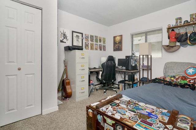 1713 Blaine St, Caldwell, ID 83605 - carpeted bedroom with a desk
