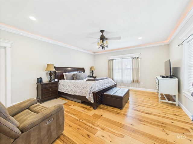 bedroom with ornamental molding, light wood finished floors, baseboards, recessed lighting, and ceiling fan