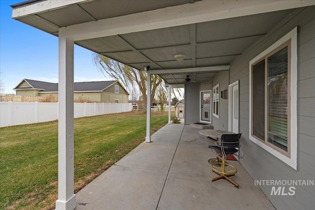 view of patio / terrace with ceiling fan