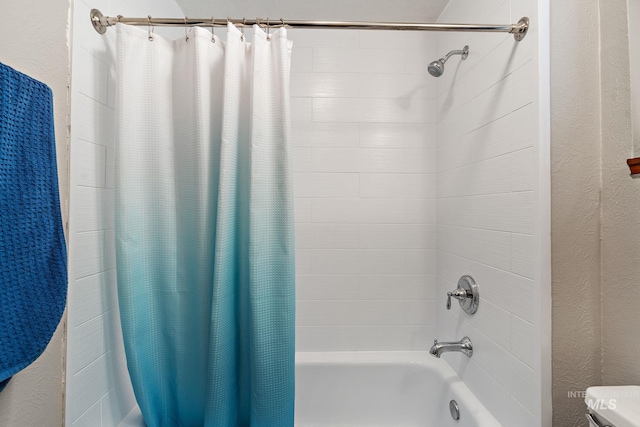 bathroom with shower / tub combo with curtain