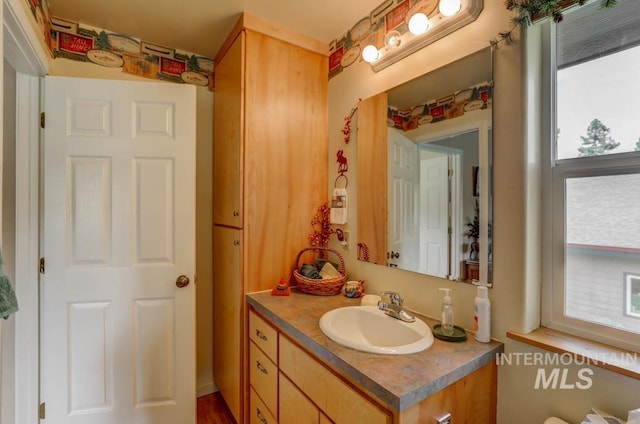 bathroom featuring oversized vanity