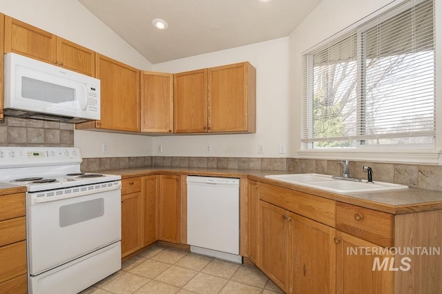 kitchen featuring a sink, white appliances, recessed lighting, and vaulted ceiling