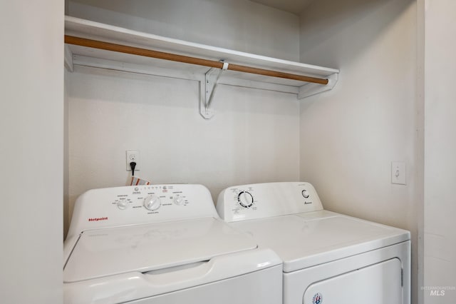 228 N Latah St, Boise, ID 83706 - laundry area featuring independent washer and dryer