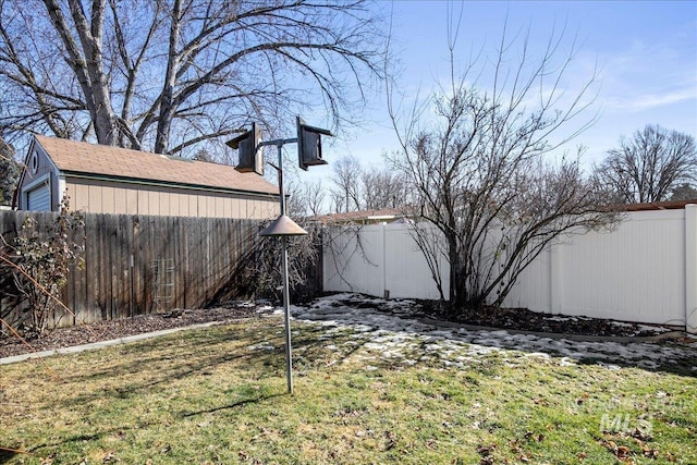 view of yard featuring a fenced backyard