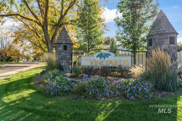 1548 N Vineyards Ave, Meridian, ID 83642 - community / neighborhood sign featuring a yard