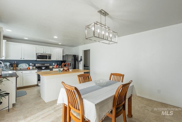 dining room with recessed lighting and baseboards